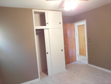 Location, location, location. Cozy, neat, 3-bedroom, 1 bath - photo 14
