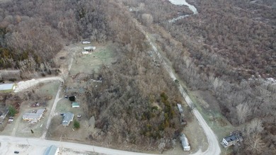Only seconds from the Illinois River, this approximately 740 - photo 6