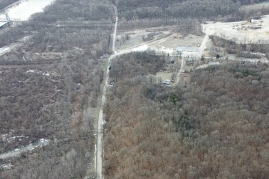 Only seconds from the Illinois River, this approximately 740 - photo 8