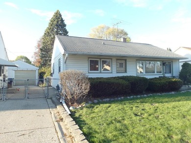 Location, location, location. Cozy, neat, 3-bedroom, 1 bath - photo 19