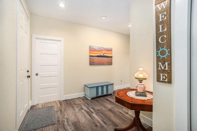 3-bedroom, 2.5-bath custom home just three doors from Lake - photo 20