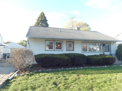 Location, location, location. Cozy, neat, 3-bedroom, 1 bath - photo 20