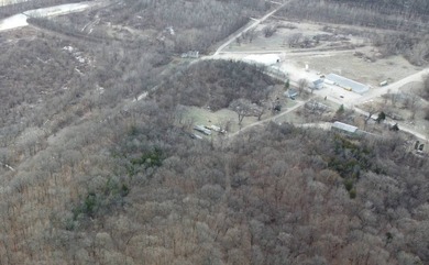 Only seconds from the Illinois River, this approximately 740 - photo 10