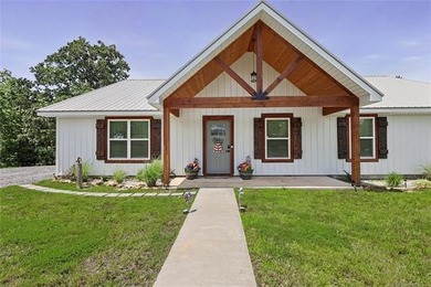Built in 2025, this 1,800 sq ft (per CH) custom Lake Tenkiller - photo 3