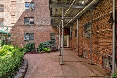 Opportunity awaits in the desirable River Gardens Coop! This - photo 1