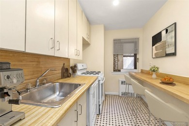 Opportunity awaits in the desirable River Gardens Coop! This - photo 3