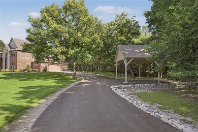Rare opportunity to own nearly 4 acres of fully fenced - photo 3