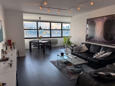 TASTEFULLY RE-DESIGNED ONE BEDRM ONE BATH D-LUXE,W SOLARIUM