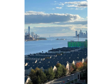 TASTEFULLY RE-DESIGNED ONE BEDRM ONE BATH D-LUXE,W SOLARIUM