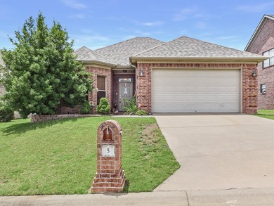 Beautiful brick 3-bedroom, 2-bath home featuring a spacious - photo 1
