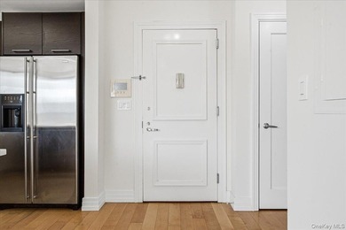 Welcome to this spacious and beautifully maintained 1-bedroom - photo 4