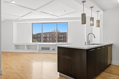 Welcome to this spacious and beautifully maintained 1-bedroom - photo 9