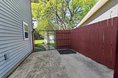 Rarely available, extensively renovated contemporary home just a - photo 9