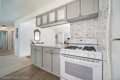 Welcome home to this absolutely adorable, fully updated ranch - photo 13