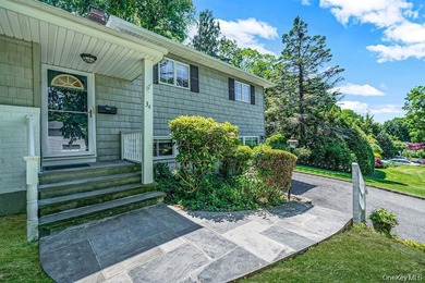 Welcome to 34 Grist Mill Ln. located in the desirable Halesite - photo 4