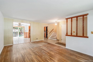 Welcome to 34 Grist Mill Ln. located in the desirable Halesite - photo 7