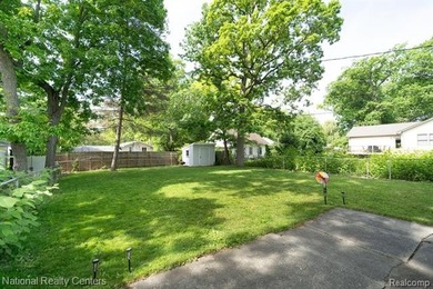 Welcome home to this absolutely adorable, fully updated ranch - photo 25