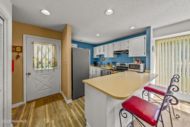 Resort community living is waiting for you. This 2bd/2ba condo - photo 4