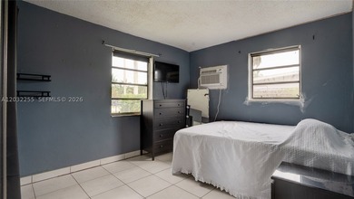 A 4/2 in Olympia Heights with Income Potential? Plus the lot is - photo 12