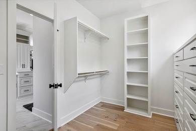 Welcome to your luxurious retreat at the exquisite Rayburn - photo 22
