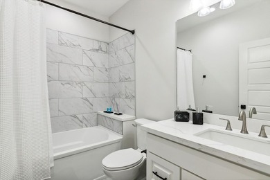 Welcome to your luxurious retreat at the exquisite Rayburn - photo 27