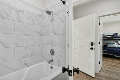 Welcome to your luxurious retreat at the exquisite Rayburn - photo 30