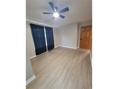 Welcome to your perfect home! This move-in ready true ranch has - photo 12