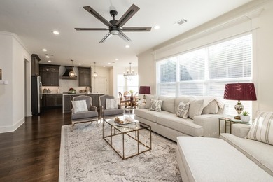 Beautiful like new construction custom built home in Waterview - photo 13
