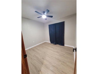 Welcome to your perfect home! This move-in ready true ranch has - photo 15