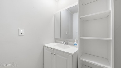 Welcome to this charming 3-bedroom, 2-bath manufactured home - photo 22