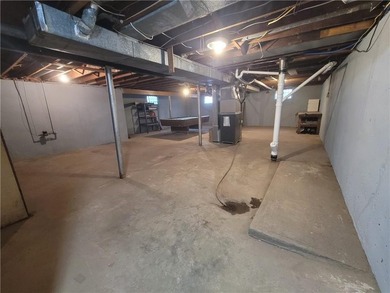 Welcome to your perfect home! This move-in ready true ranch has - photo 24