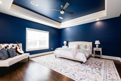 Beautiful like new construction custom built home in Waterview - photo 27