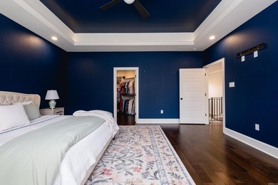 Beautiful like new construction custom built home in Waterview - photo 28