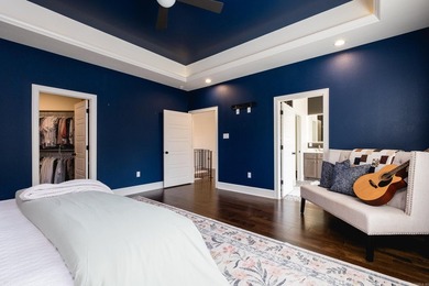 Beautiful like new construction custom built home in Waterview - photo 29