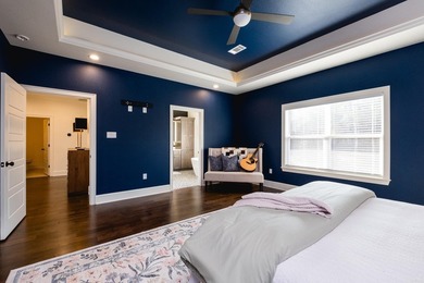 Beautiful like new construction custom built home in Waterview - photo 30