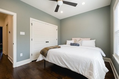Beautiful like new construction custom built home in Waterview - photo 35