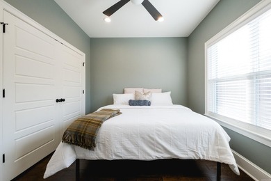 Beautiful like new construction custom built home in Waterview - photo 36