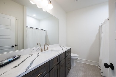 Beautiful like new construction custom built home in Waterview - photo 37