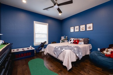 Beautiful like new construction custom built home in Waterview - photo 39