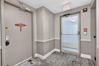 Renovated & thoughtfully designed, bright corner 1/1 in Old Port - photo 3