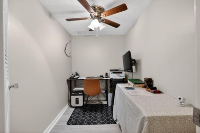 Renovated & thoughtfully designed, bright corner 1/1 in Old Port - photo 4