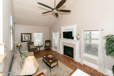 Located in the heart of Old Town Bay St. Louis, this charming - photo 3
