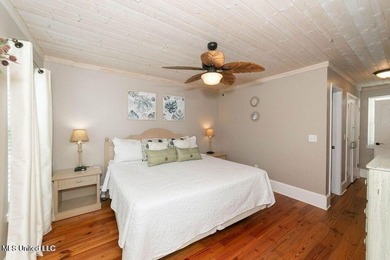 Located in the heart of Old Town Bay St. Louis, this charming - photo 4