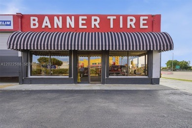Freestanding commercial property in a prime, high-traffic - photo 3