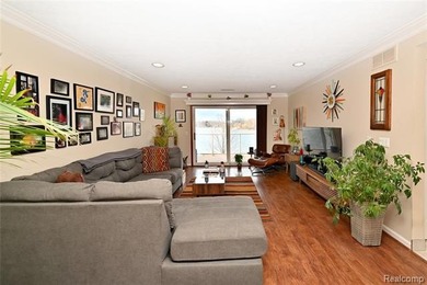 Move right in to this fantastic remodeled 3rd floor private end - photo 5