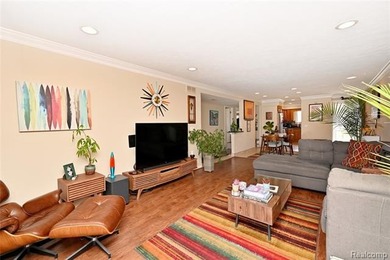 Move right in to this fantastic remodeled 3rd floor private end - photo 10