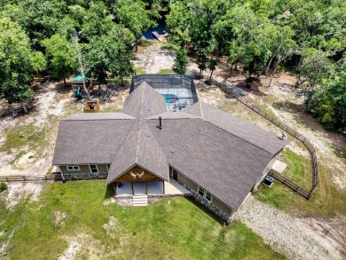 Breathtaking Country Estate on 40 Acres with 2,500' of - photo 4