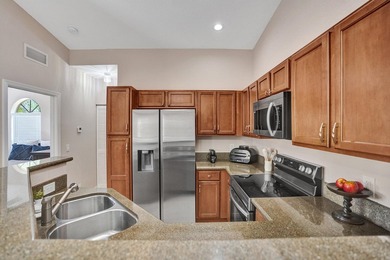 Motivated seller! This move-in-ready 2-bedroom, 2-bath townhome - photo 4