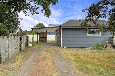 Adorable coastal cabin just steps from the ocean! This charming - photo 4