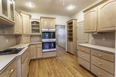 Custom-built brick golf-course home on 17th fairway of South - photo 4